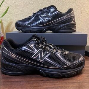 New Balance 740 Youth Size 7 / Men’s 7 / Women’s 8.5 – Black/Grey – Brand New